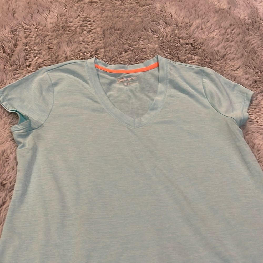 Women’s Xersion size medium never worn athletic top